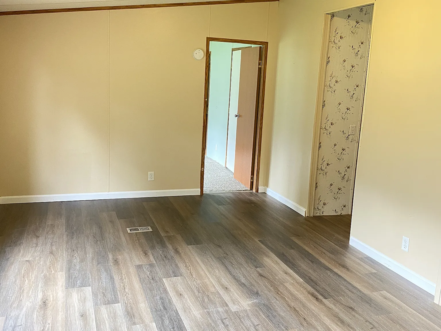 4 bed, 1300 sqft, $1,000 — Photo 2