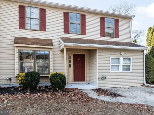 60 Cherry Cir, Blackwood, NJ 08012