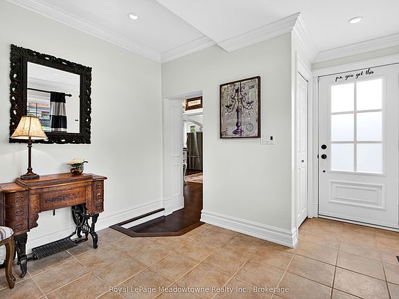 5th image of 53 Campbell Ave E