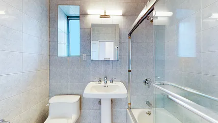 Rented by R New York