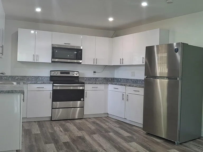 1097 Wilkinson Rd #B — Photo 7