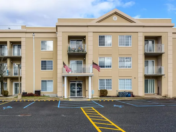 54 School Street #107, Westbury, NY 11590