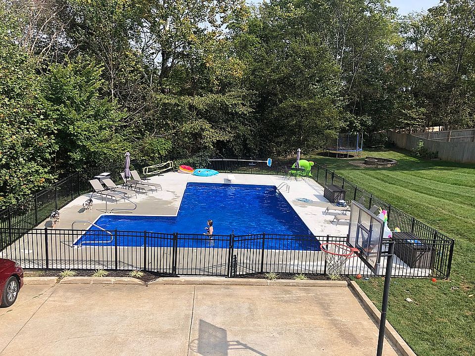 Pool w/ tan ledge and heater