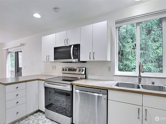 4th image of 22004 Bluewater Drive SE