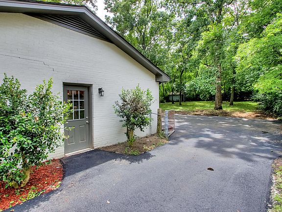 4th image of 2661 Mossdale Dr