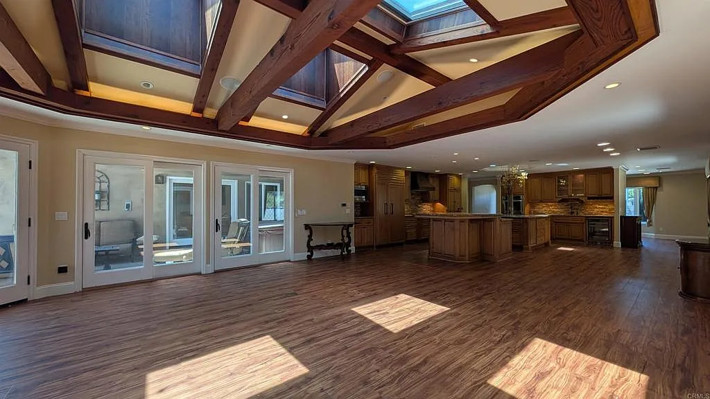 3 bed, 2504 sqft, $6,450 — Photo 3