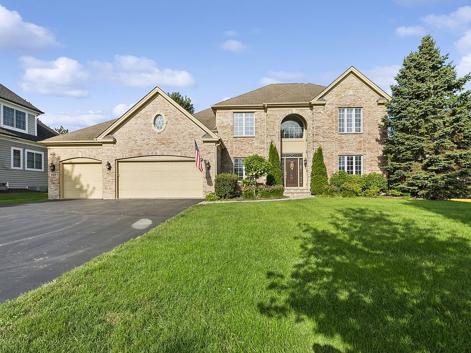 1st image of 920 Lyons Ridge Dr