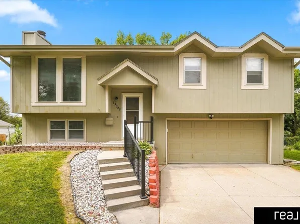 13925 Greenfield Rd, Omaha, NE 68138
