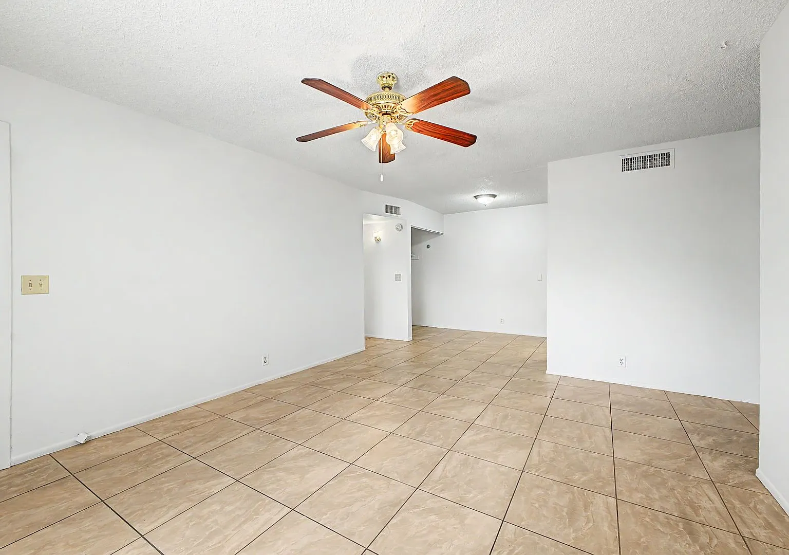Beautiful Beck Ln Fourplex — Photo 4