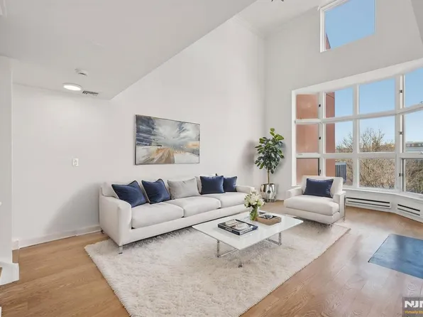 316 Thornton Ct #T316, Edgewater, NJ 07020