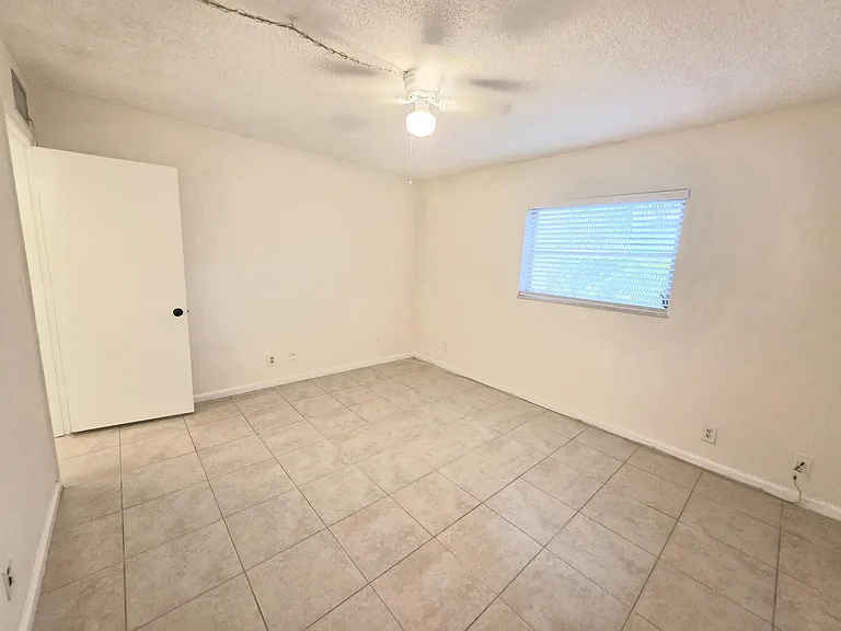 959 SE 2nd Ave #101 — Photo 18