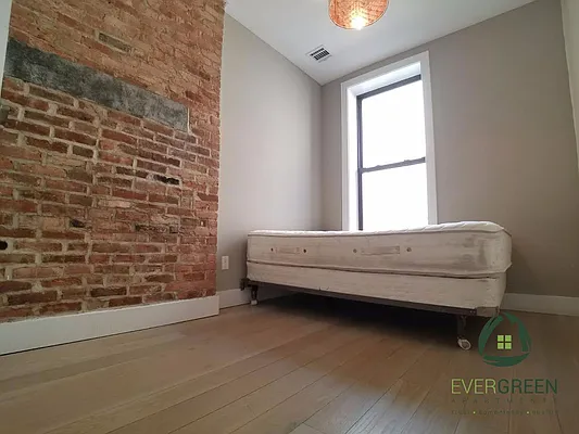Rented by Evergreen Apartments BK | media 48