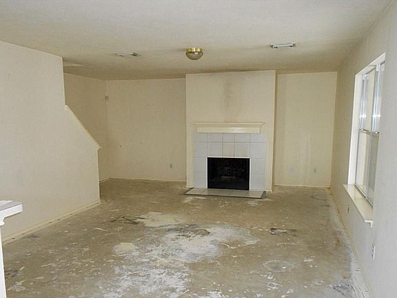 4th image of 15715 Briargate Ct