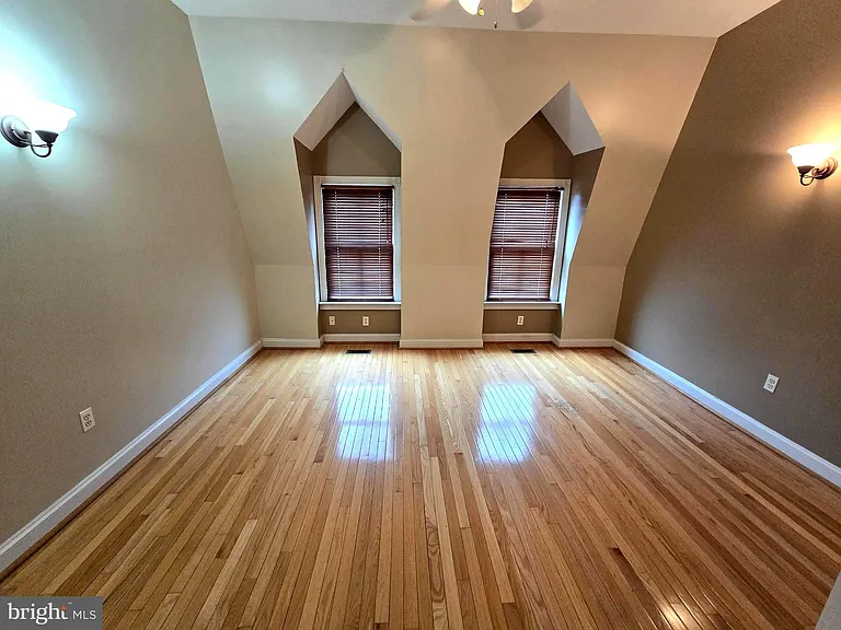 704 S Bond St — Photo 18