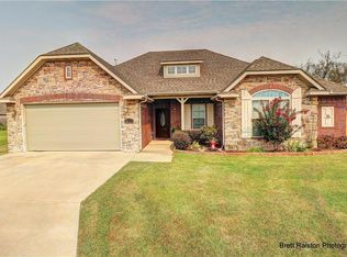 2916 W Vanike Dr, Fayetteville, AR 72704