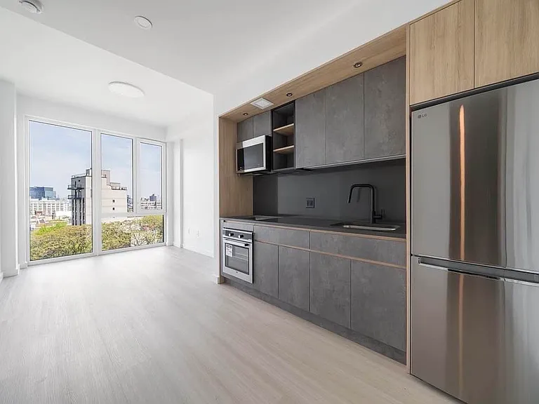 151 Carlton Ave #8F — Photo 1