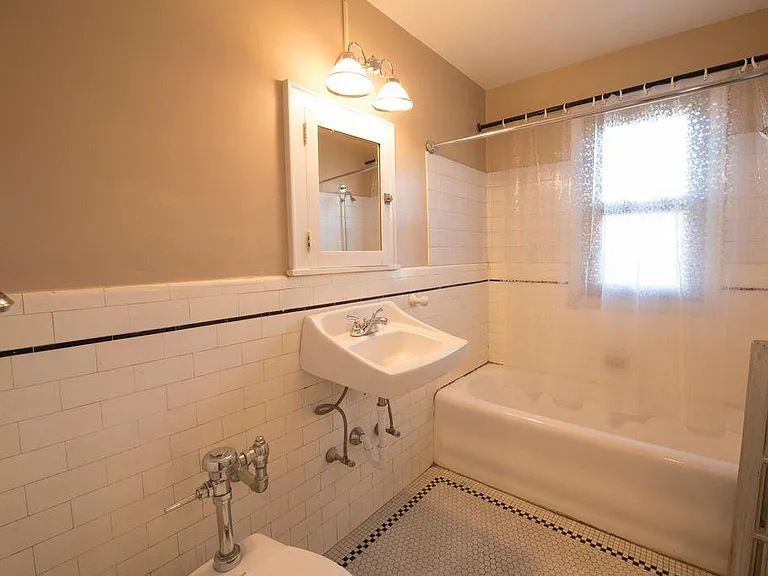 1158 N Marion St — Photo 7