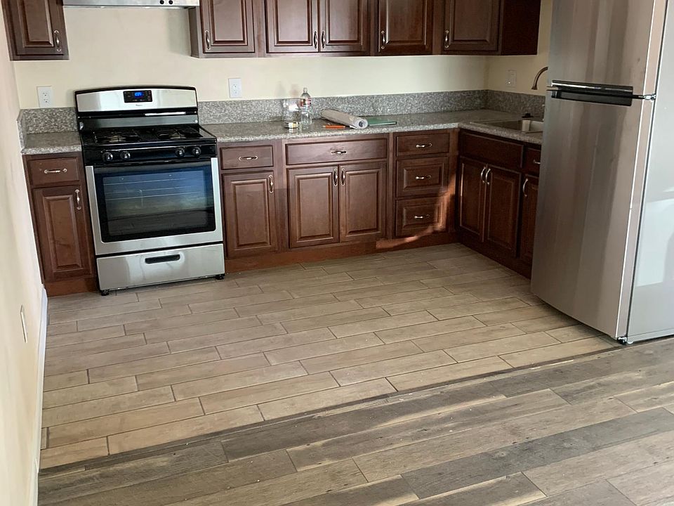 1st image of 5023 Bakman Ave #8