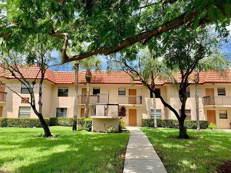 15705 W Waterside Cir #203