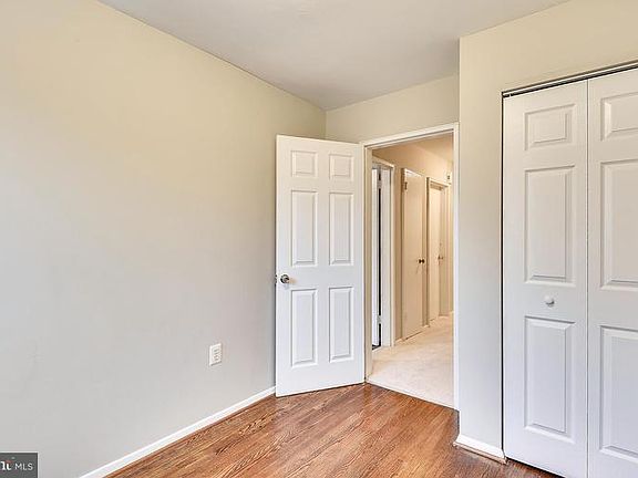 4th image of 830 S Dinwiddie St