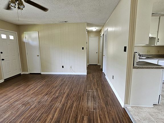 4th image of 1603 Carolewood Ct #2