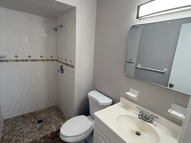3305 Camelot Dr — Photo 15