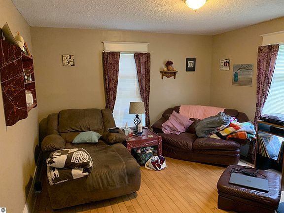 3rd image of 113 Evart St