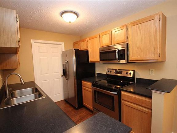 3rd image of 400 Marian Ln APT 6