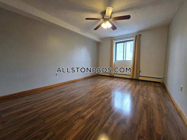 28 Brentwood St #7 — Photo 23