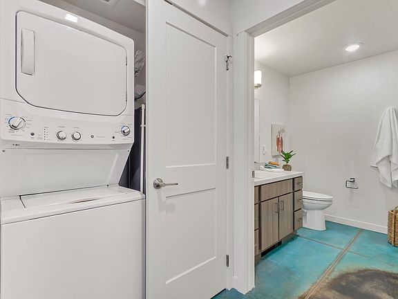 5th image of 314 E Railroad Ave #103