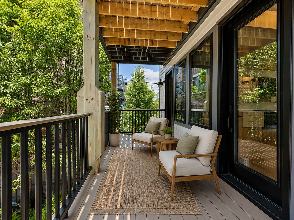 PRIVATE DECK OFF FAMILYROOM