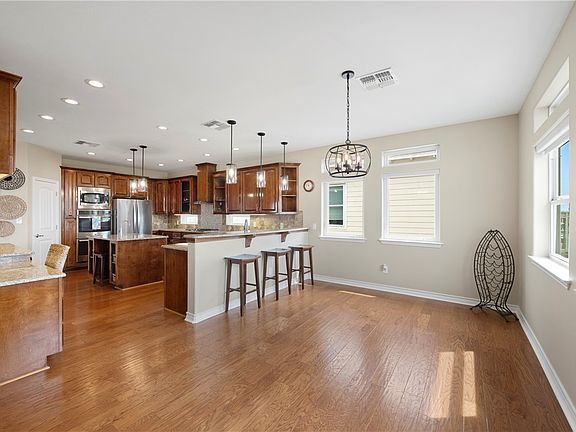 3rd image of 853 Oceanside Dr