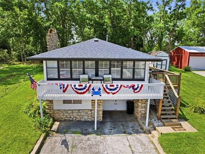 152 Beach Dr, Lake Tapawingo, MO, 64015