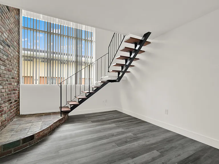 134 Salamanca Aveapt 16 #B — Photo 5