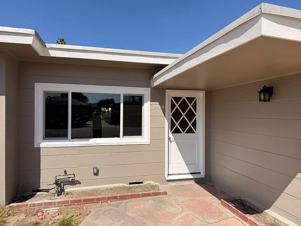 3 bed, 846 sqft, $2,850 — Photo 1