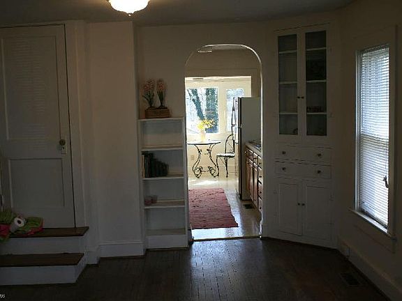 4th image of 304 Parkway St