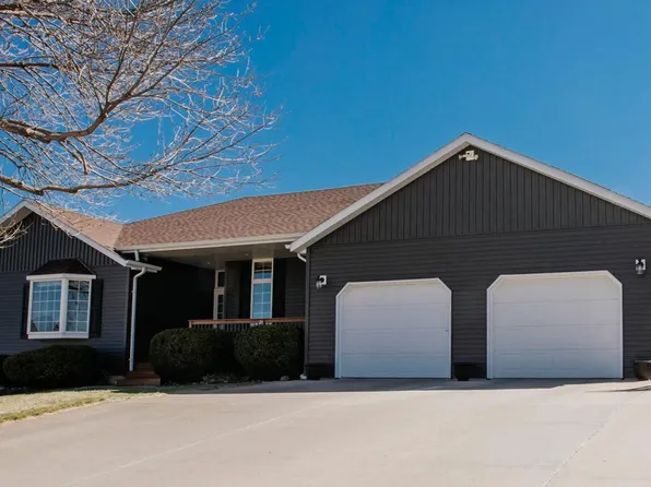 1220 Hilgers Dr, Pierre, SD 57501