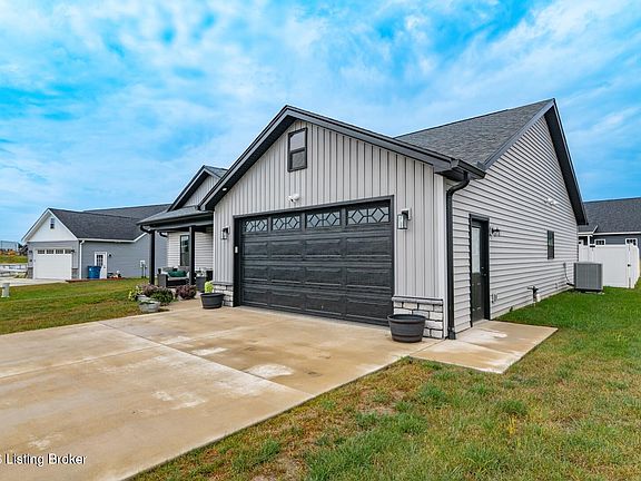 5th image of 58 Robert Allen Ln