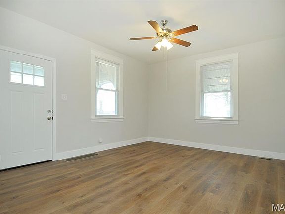 5th image of 112 Mann St