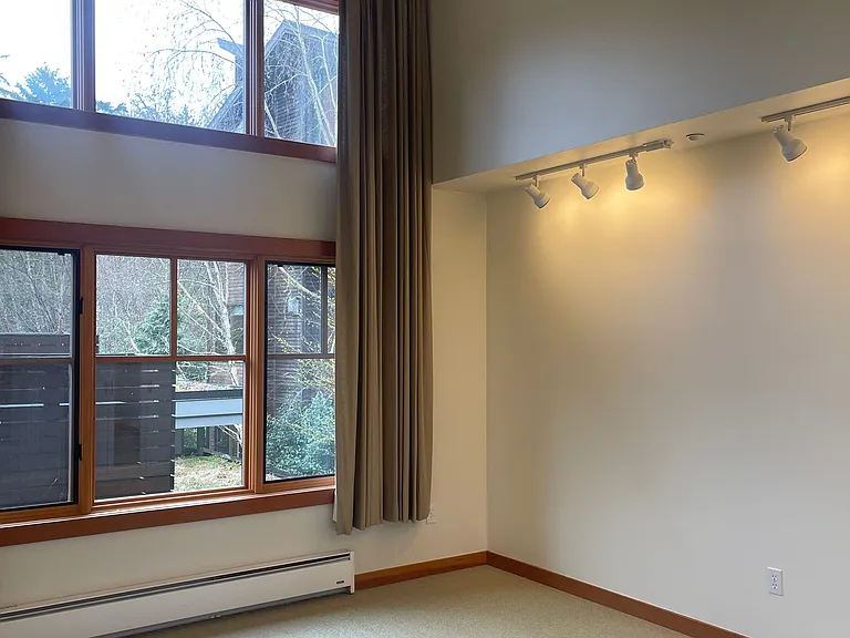 978 Vineyard Ln #200 — Photo 2
