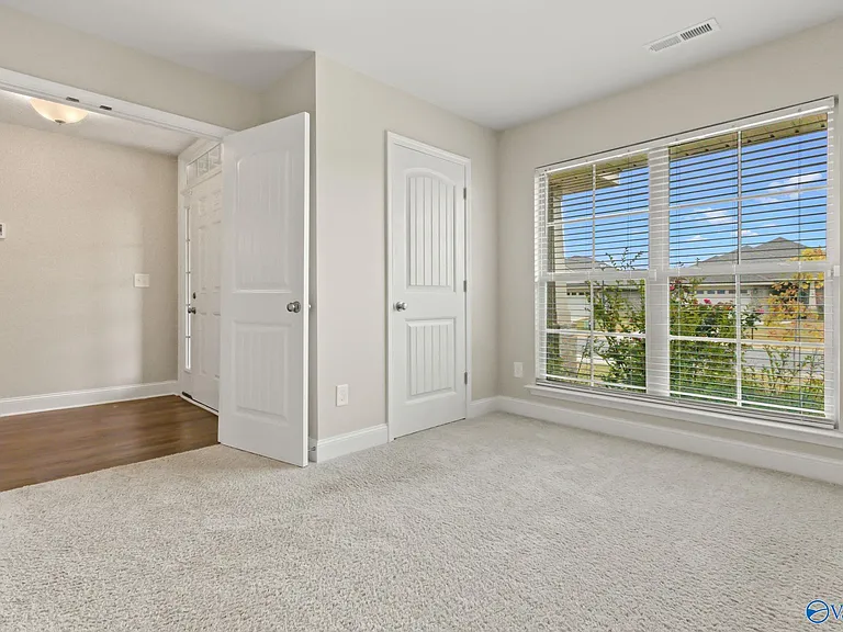 122 Ardsley Dr — Photo 5