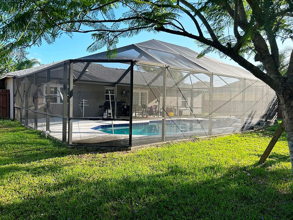 1st image of 641 SE Damask Avenue