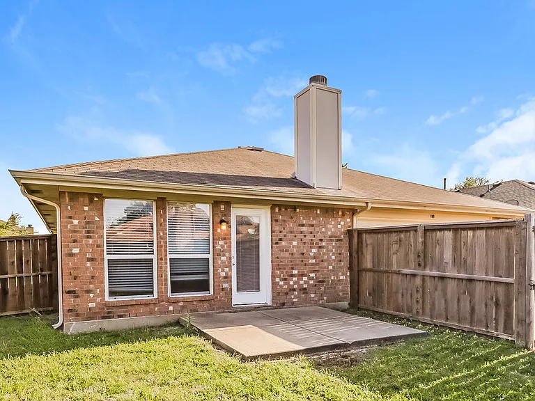 1711 Venus Dr W — Photo 15