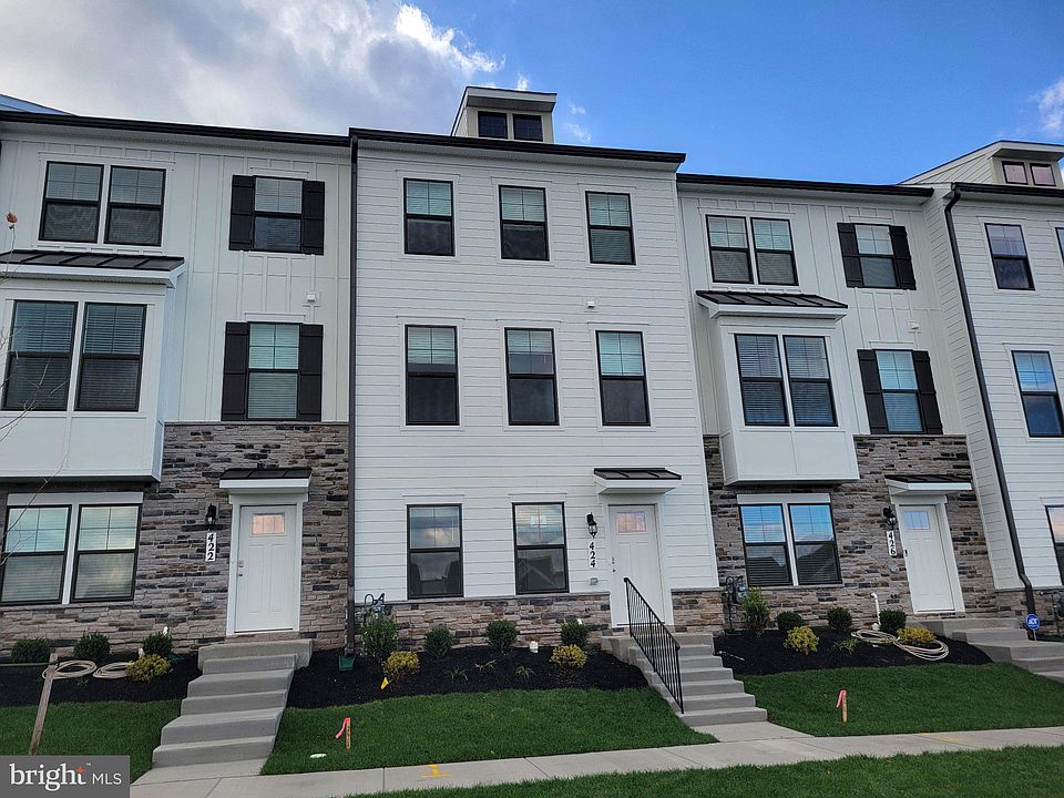 1st image of 424 Herringbone Way