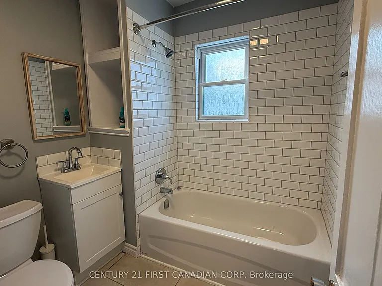1072 Dundas St #3 — Photo 19