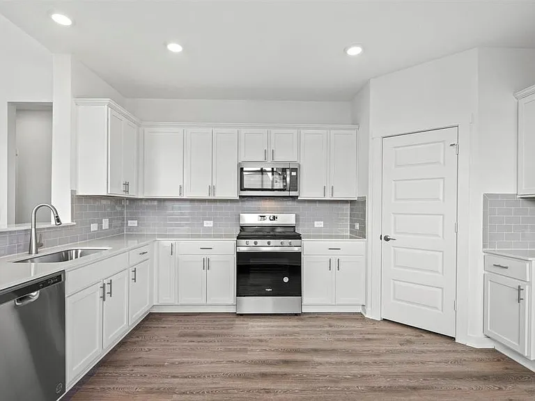 7911 Linda Michelle Ln — Photo 5