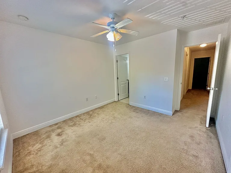 2926 SW 35th Pl #6 — Photo 12