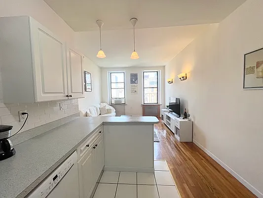 Rented by City Connections Realty | media 17