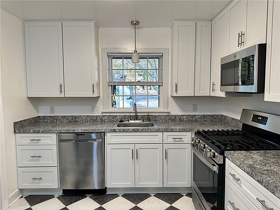 3rd image of 1184 Jamestown Rd APT 33