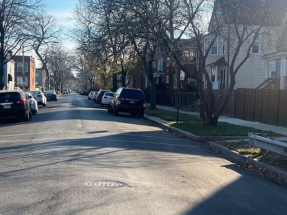 3rd image of 730 N Leclaire Ave